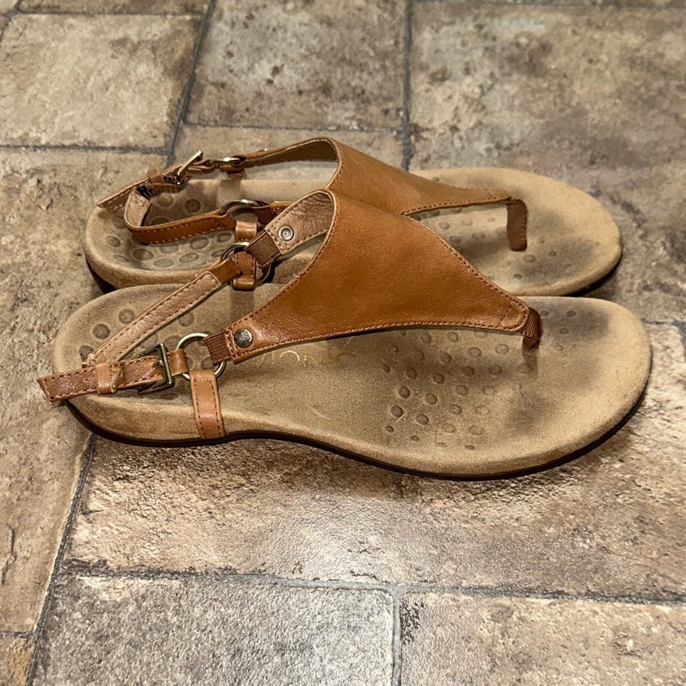 Vionic Size 7 - Picture 2 of 7